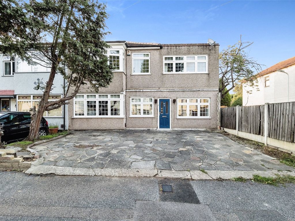 4 bed end terrace house for sale in Chestnut Avenue, Hornchurch RM12, £