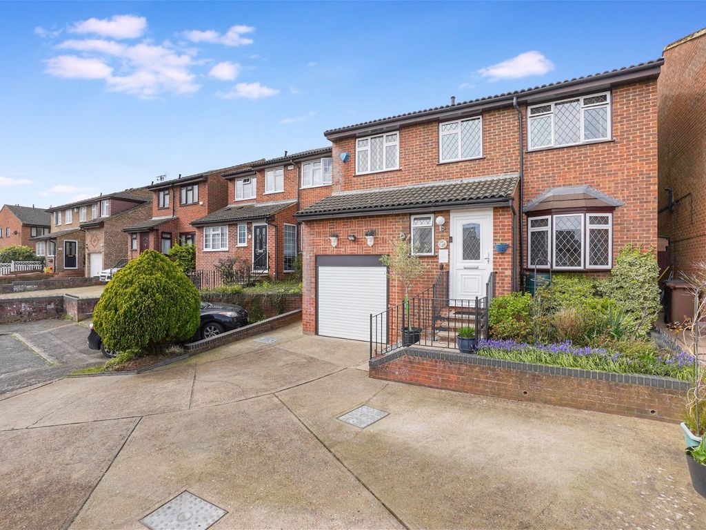 4 bed detached house for sale in Illustrious Close, Chatham ME5, £