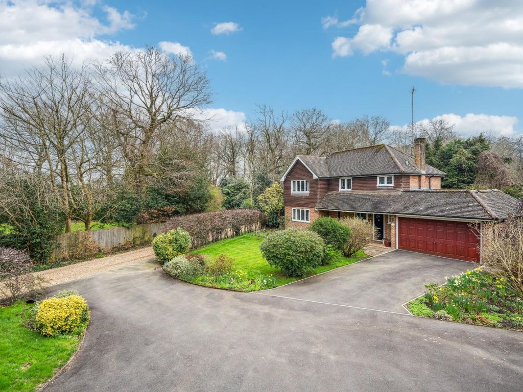 4 bed detached house for sale in Mayhall Lane, Chesham Bois, Amersham