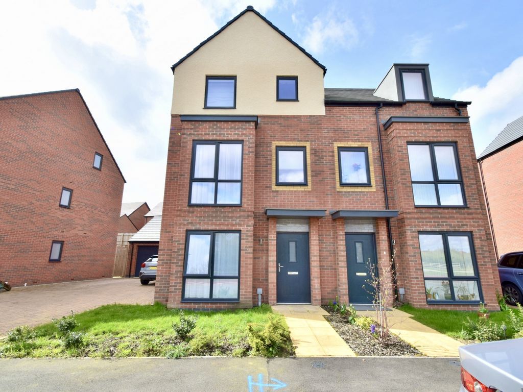 3 bed semidetached house to rent in Round Meadow Road, Glebelands