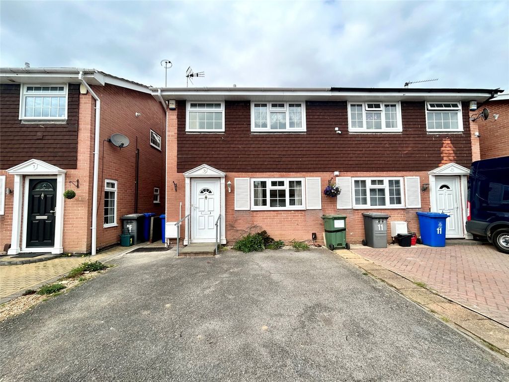 3 bed semidetached house for sale in Wheatfield Close, Maidenhead