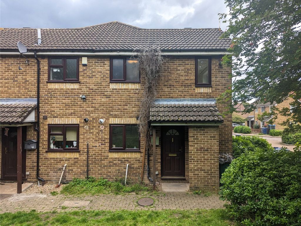 1 bed semidetached house for sale in Westcroft Close, London NW2, £