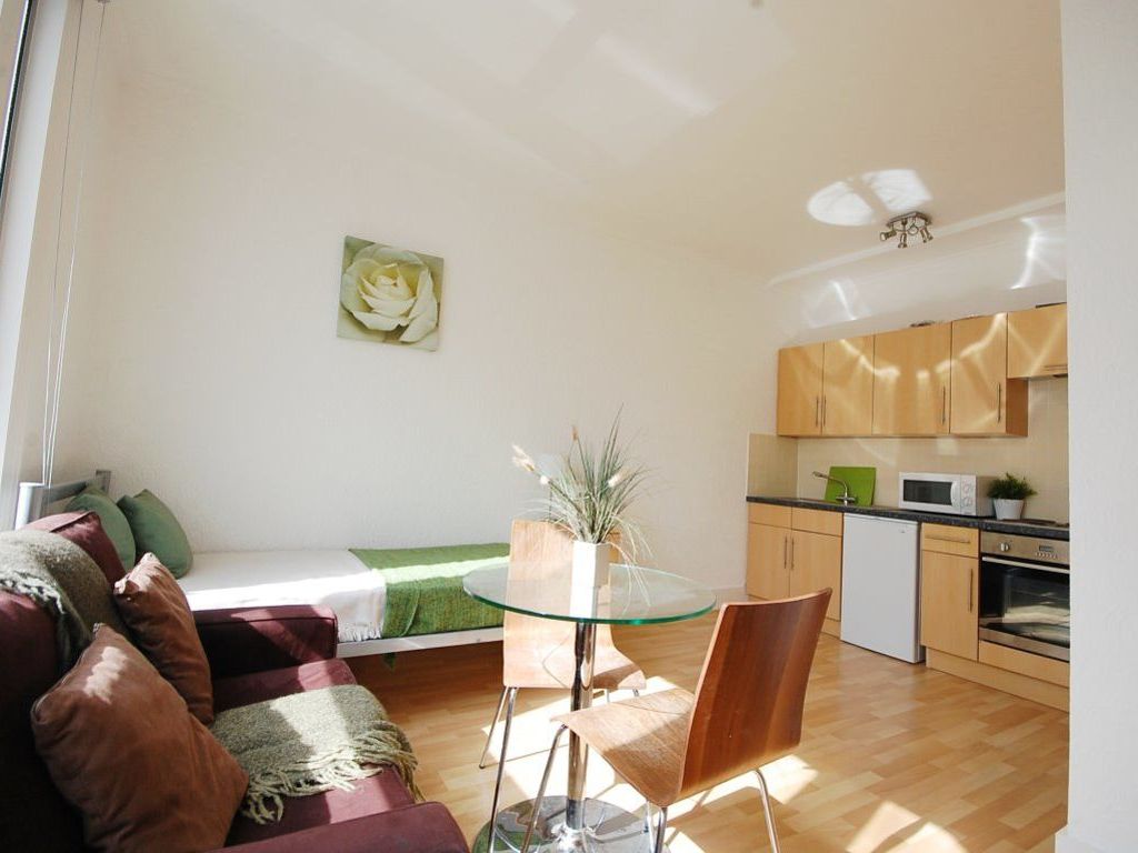 Studio to rent in Earls Court Road, Earls Court SW5 Zoopla