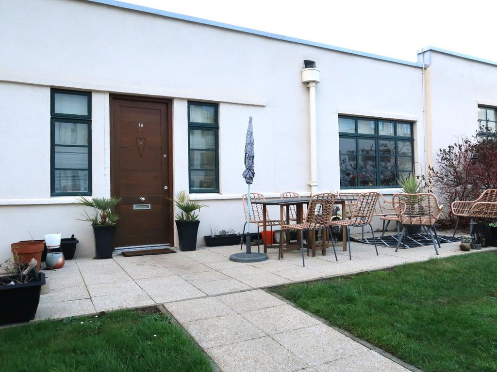 2 bed flat for sale in Hayes Road, Sully, Penarth CF64, £169,000 Zoopla