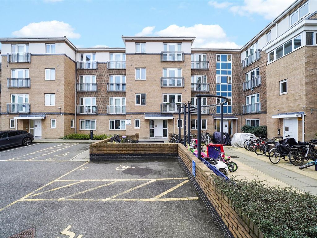 1 bed flat to rent in Morton Close, London E1, £1,800 pcm Zoopla
