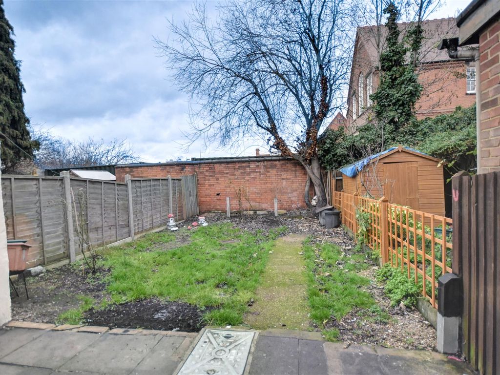 3 bed property to rent in Berne Road, Thornton Heath CR7, £1,950 pcm