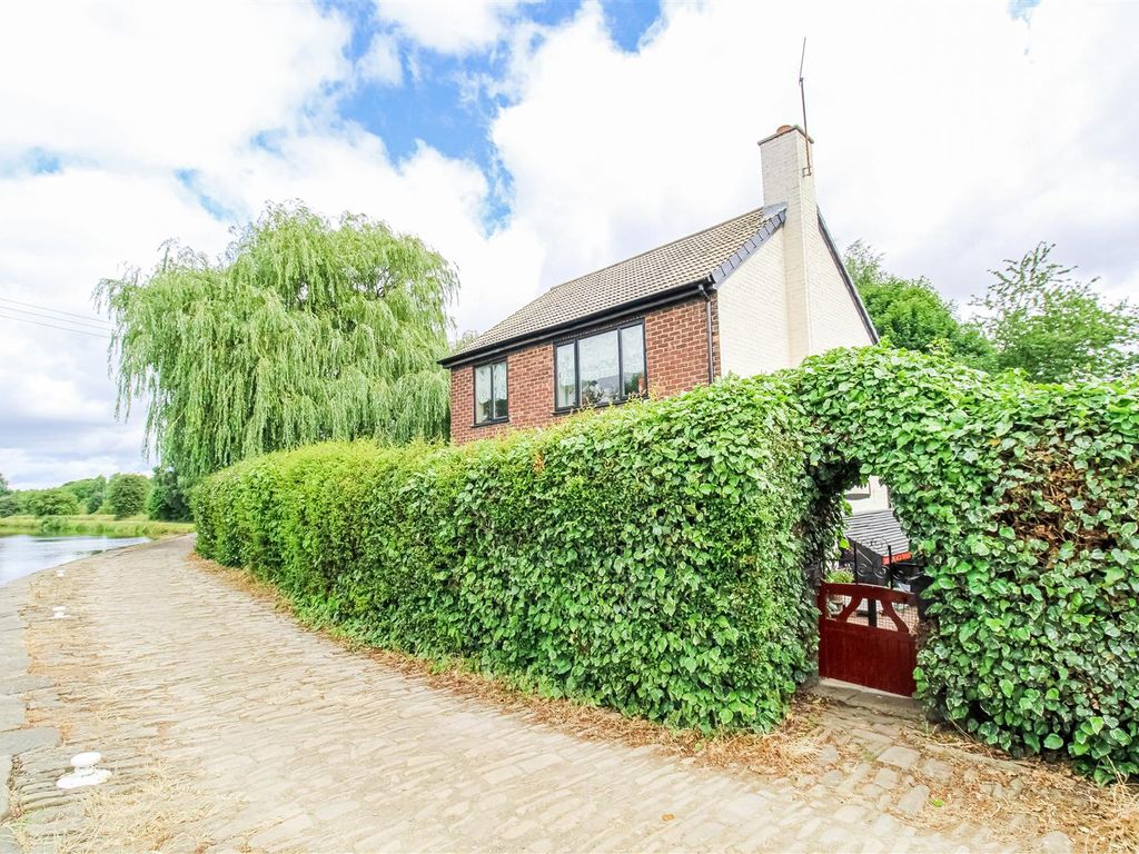 3 bed detached house for sale in Mill Bank, Dewsbury WF12 Zoopla