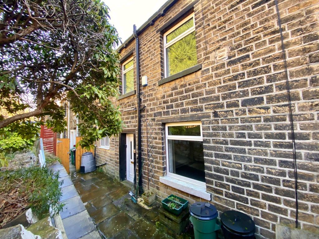 2 bed property to rent in Lowergate, Paddock, Huddersfield HD3 Zoopla