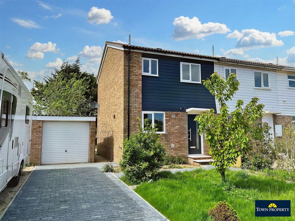 2 bed end terrace house for sale in Bridgemere Road, Eastbourne BN22