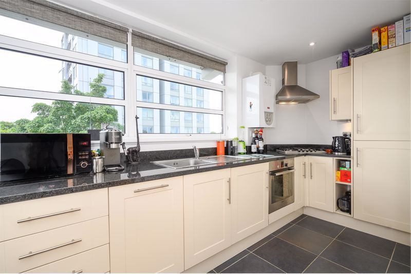 2 bed flat for sale in Bridge Street, WaltonOnThames KT12, £310,000