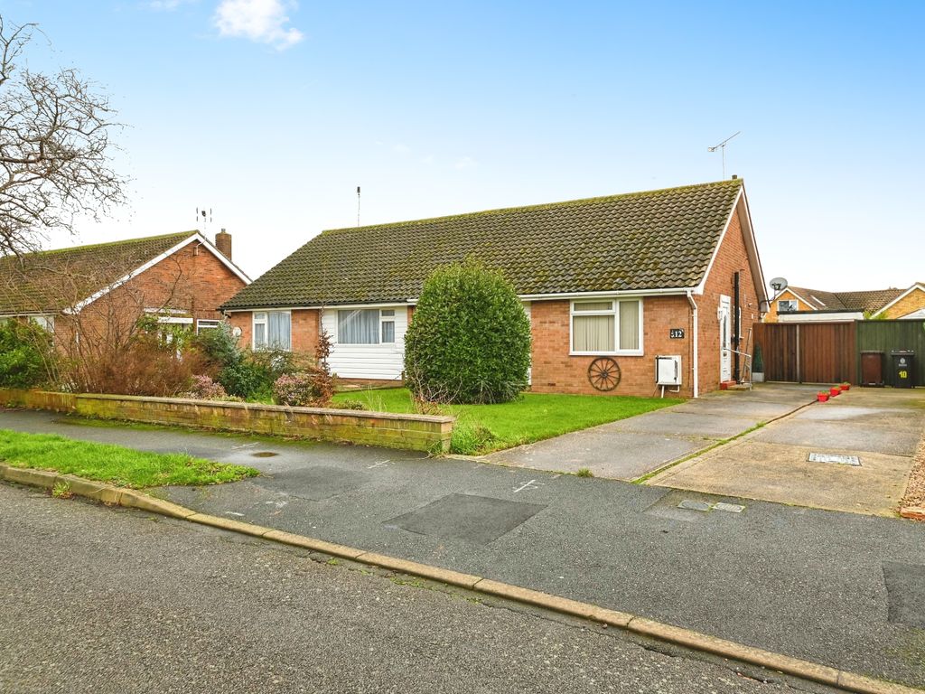 2 bed bungalow for sale in Laburnum Crescent, Kirby Cross, FrintonOn