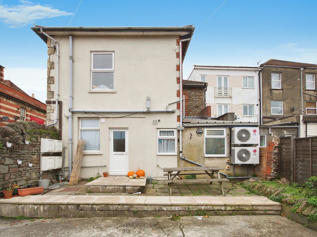 1 bed flat for sale in High Street, Staple Hill, Bristol