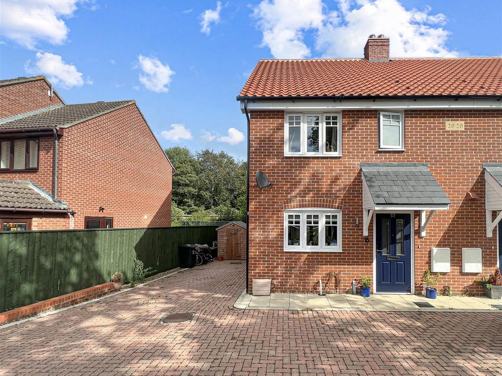3 bed semidetached house for sale in Luff Meadow, Stowmarket Road, Needham Market, Ipswich IP6