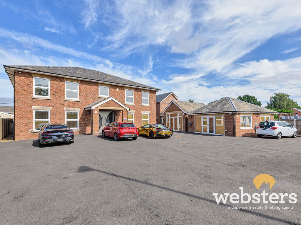 7 bed detached house for sale in Fakenham Road, Taverham, Norwich NR8