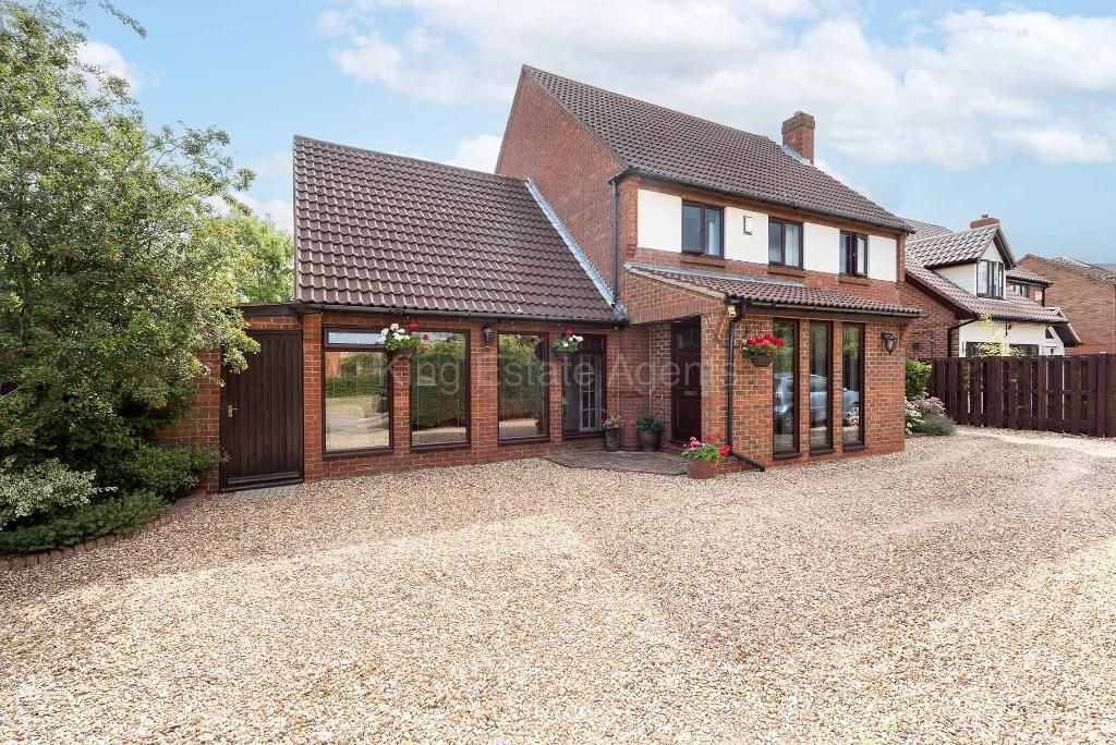 4 bed detached house for sale in Redvers Gate, Bolbeck Park, Milton