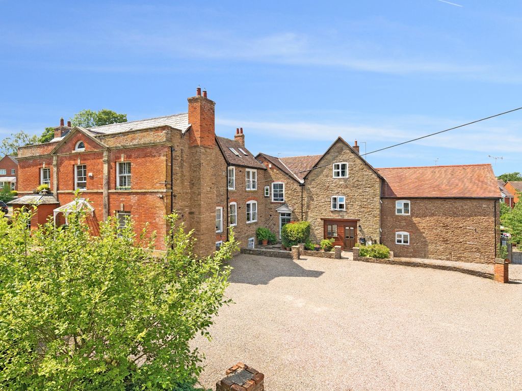 3 bed barn conversion for sale in Old Road, Bromyard HR7, £299,999 Zoopla
