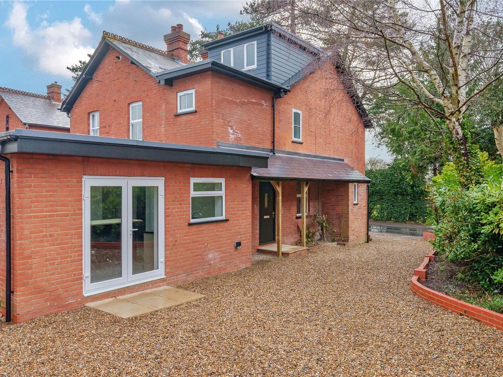 4 bed semidetached house for sale in Popeswood Road, Binfield
