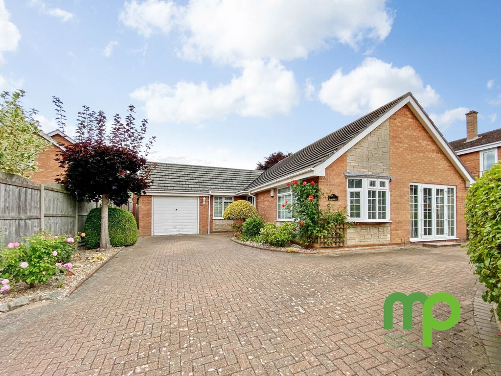 3 bed bungalow for sale in Applegarth, Wymondham, Norfolk NR18 Zoopla