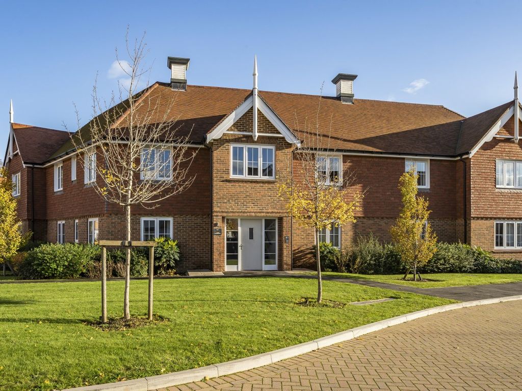 2 bed flat for sale in Sycamore Road, Cranleigh GU6, £120,000 Zoopla