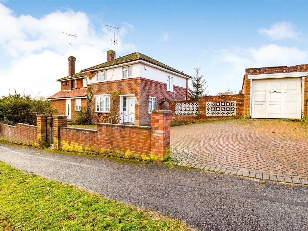 3 bed semidetached house for sale in Fullbrook Crescent, Tilehurst