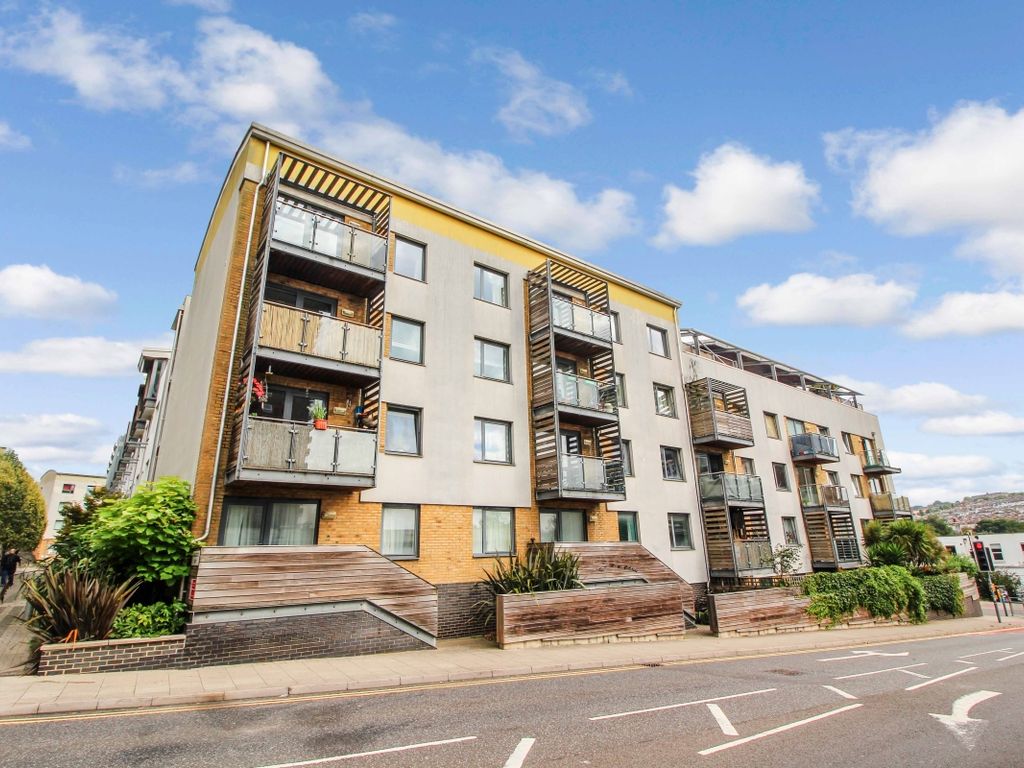 2 bed flat for sale in Kingscote Way, Brighton BN1, £280,000 Zoopla