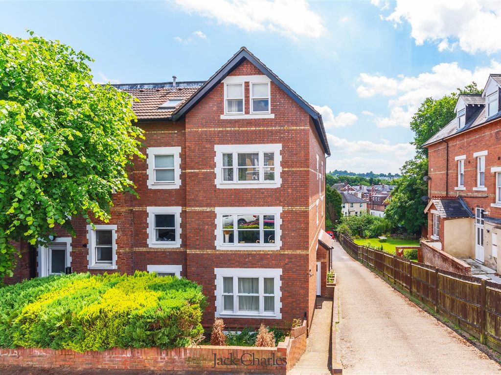 2 bed flat for sale in Woodbury Park Road, Tunbridge Wells TN4, £