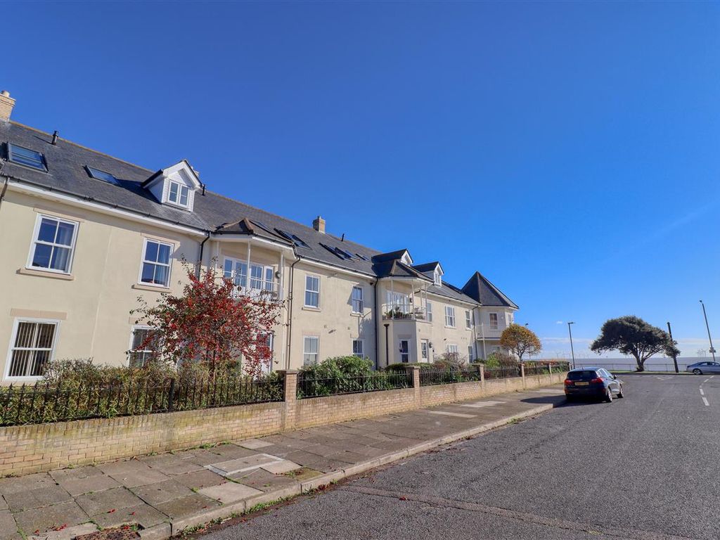 2 bed flat for sale in Marine Parade East, ClactonOnSea CO15 Zoopla
