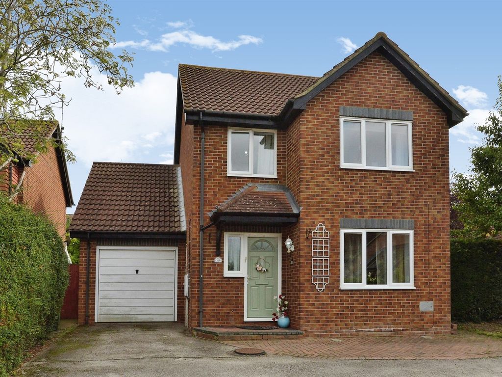 4 bed detached house for sale in Jenkins Close, Shenley Church End
