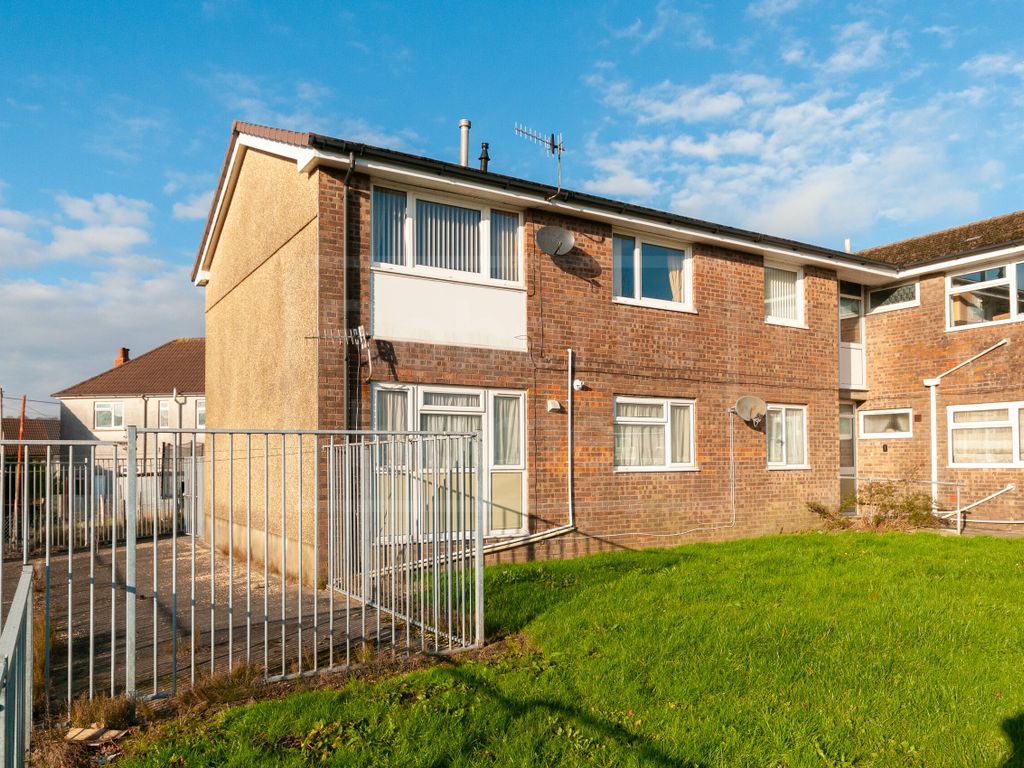 2 bed flat for sale in Lluest, Ystradgynlais, Swansea. SA9, £85,000