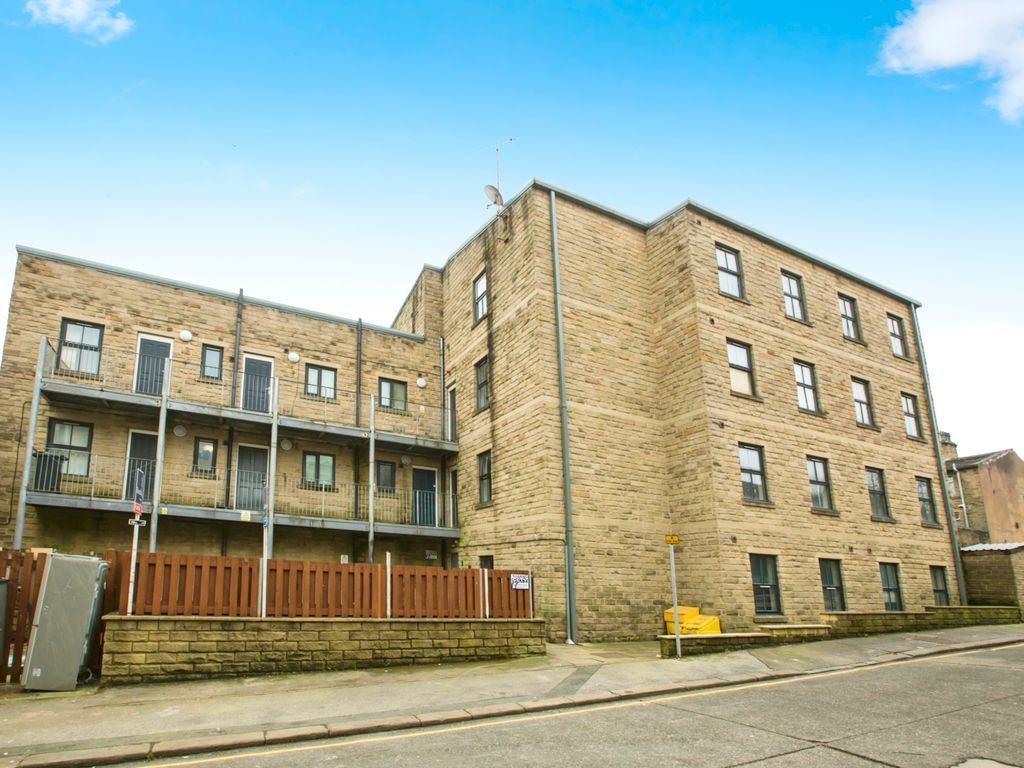 2 bed flat for sale in Sunderland Street, Halifax, West Yorkshire HX1