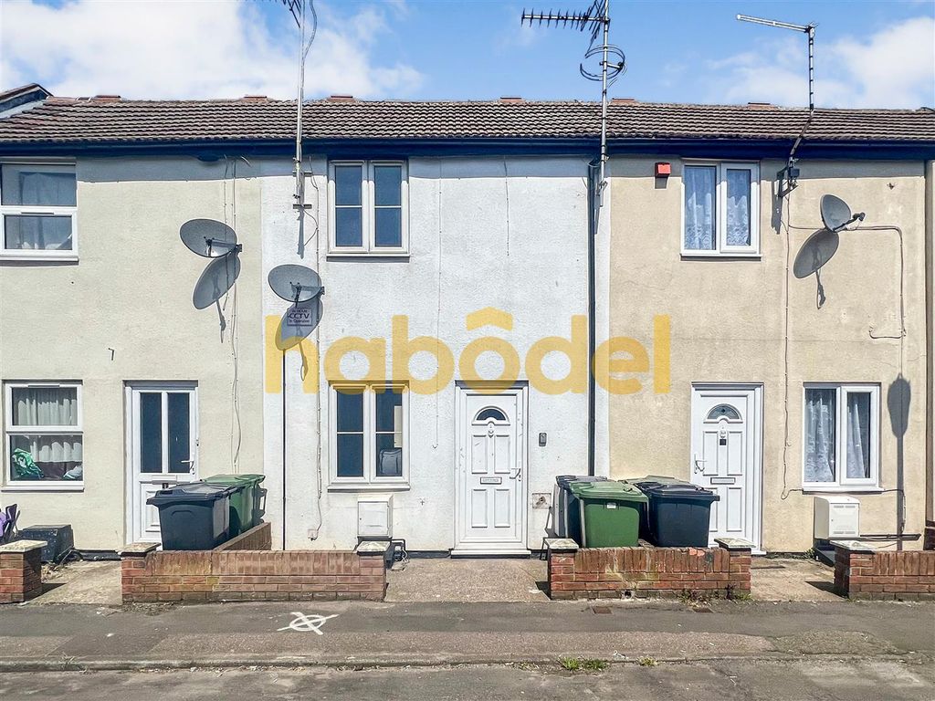 2 bed terraced house to rent in Mariners Road, Great Yarmouth NR30, £