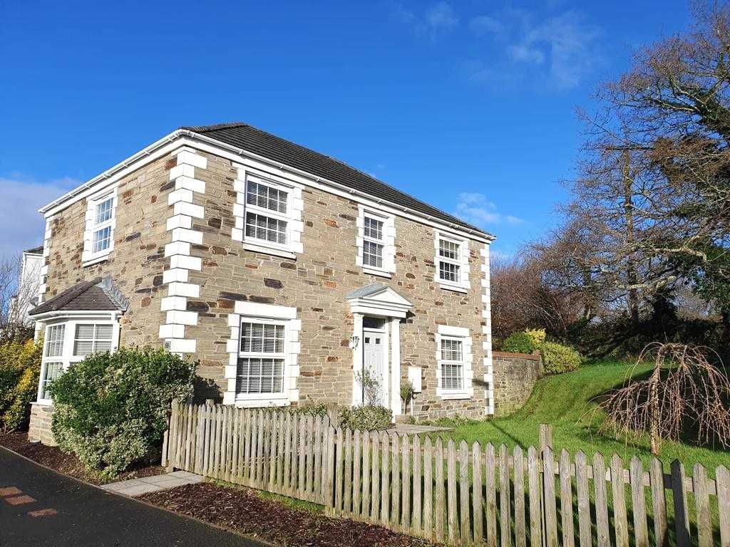 4 bed detached house for sale in Round Ring Gardens, Penryn TR10, £