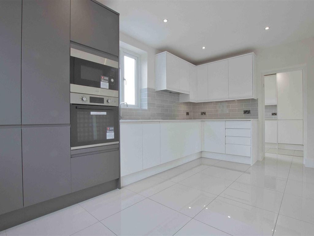 4 bed semidetached house for sale in Wetherby Road, Borehamwood WD6