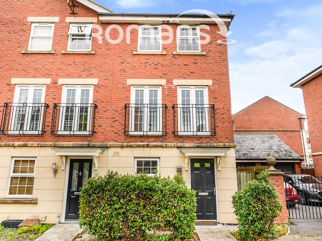 3 bed end terrace house to rent in Alderley Road, Redhouse, Swindon