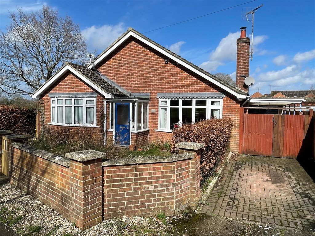 2 bed bungalow for sale in Oaken Grove, Newbury RG14 Zoopla