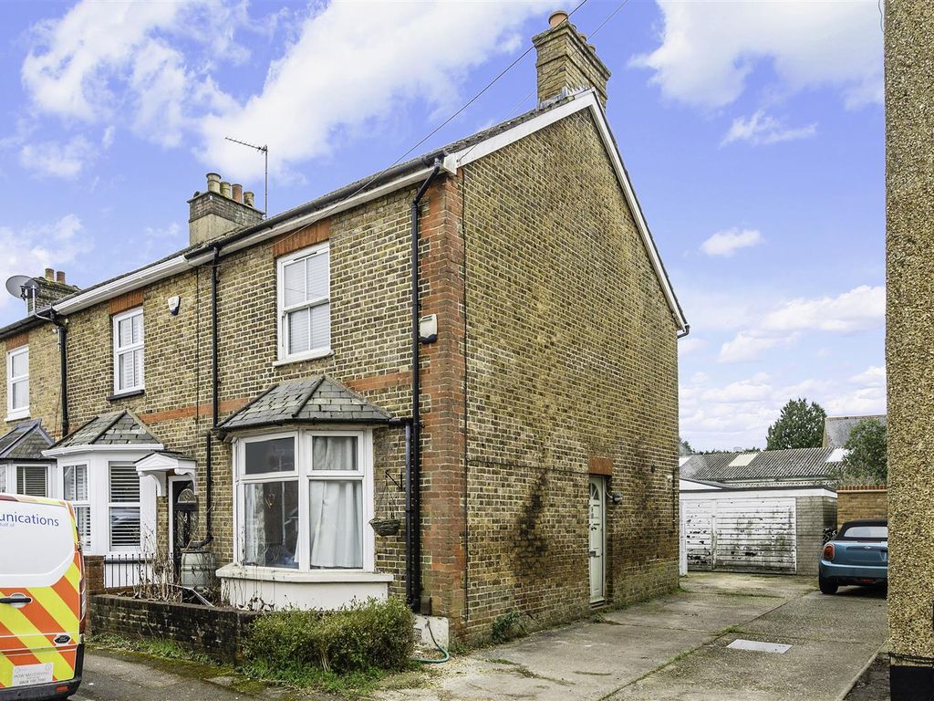 3 bed end terrace house for sale in Oatlands Road, Burgh Heath