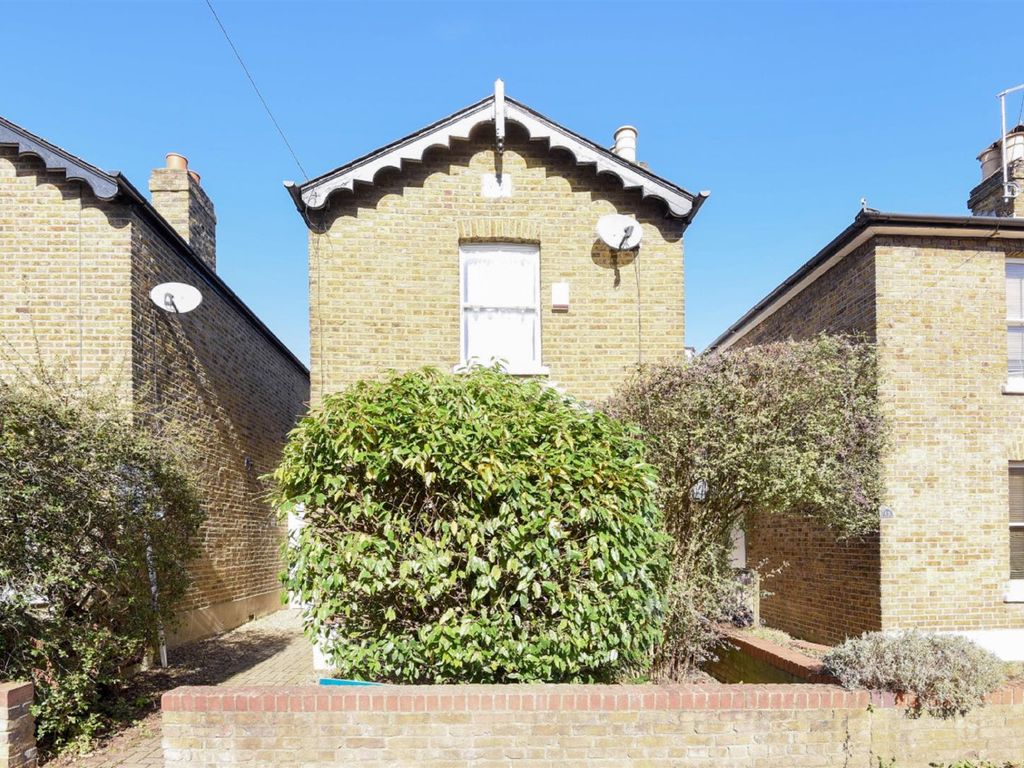 2 bed detached house to rent in Bearfield Road, Kingston Upon Thames