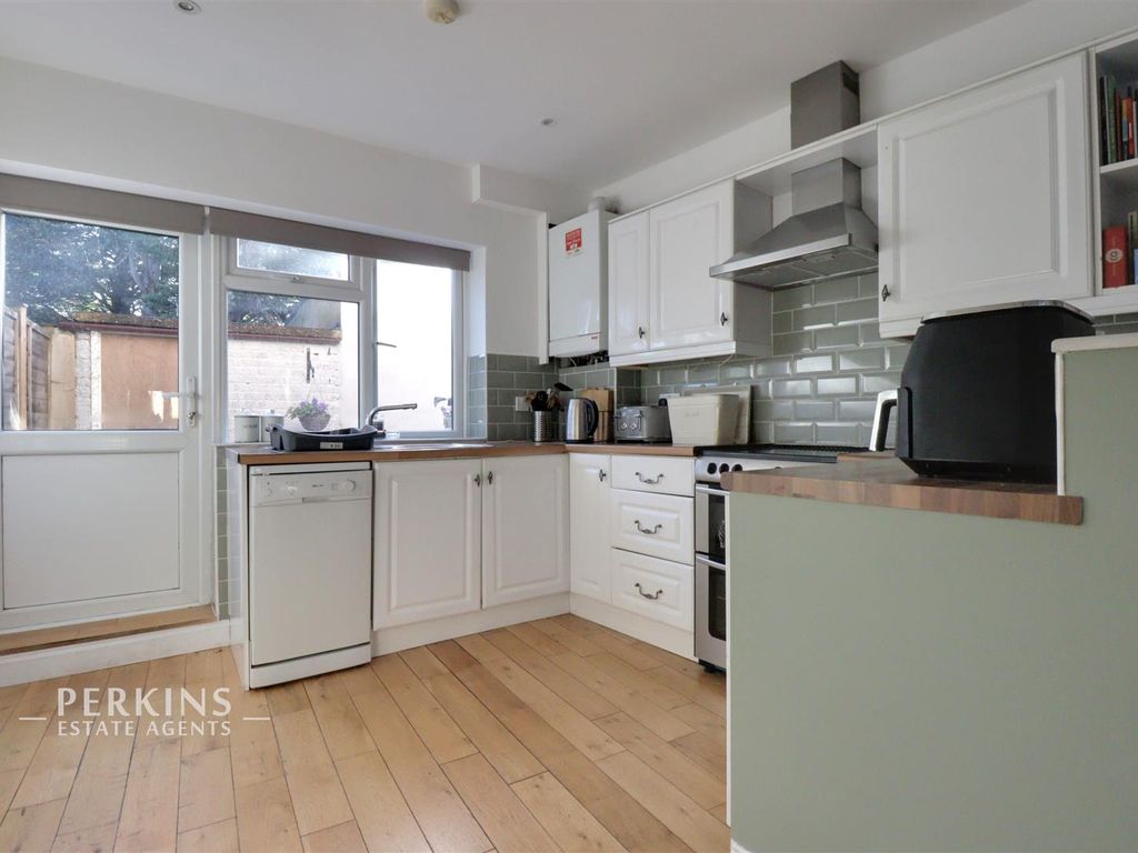 2 bed end terrace house to rent in Shadwell Drive, Northolt UB5, £1,650