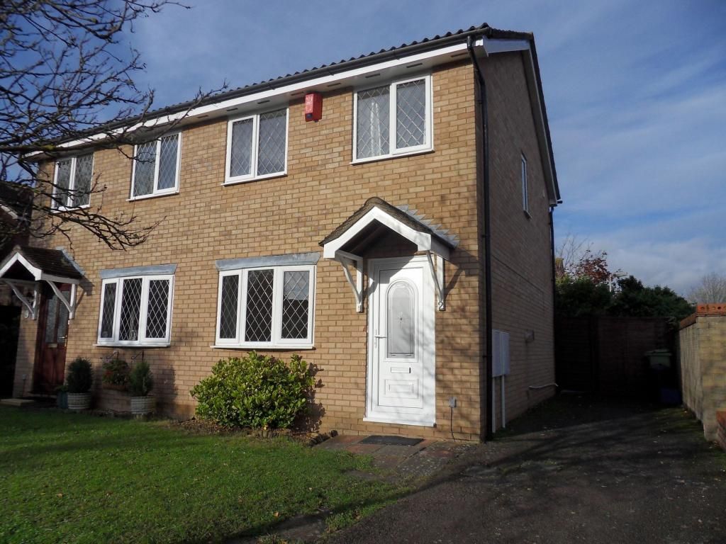 2 bed semidetached house to rent in Rivetts Close, Olney MK46, £1,150