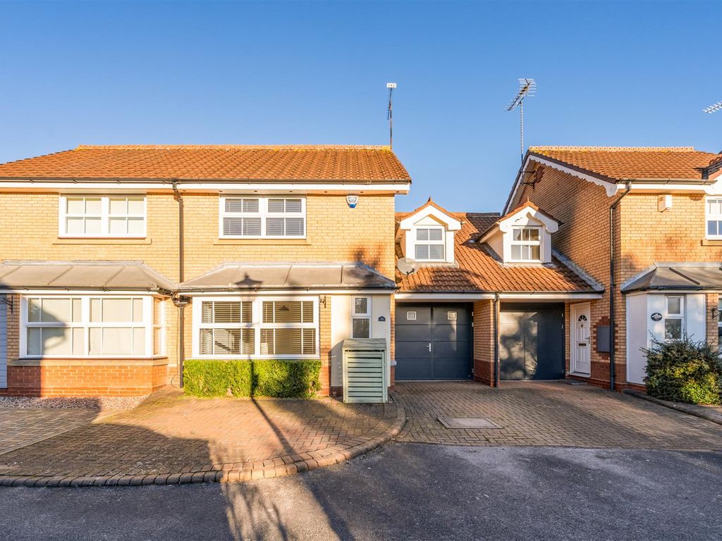 3 bed semidetached house to rent in Austcliff Drive, Solihull B91, £