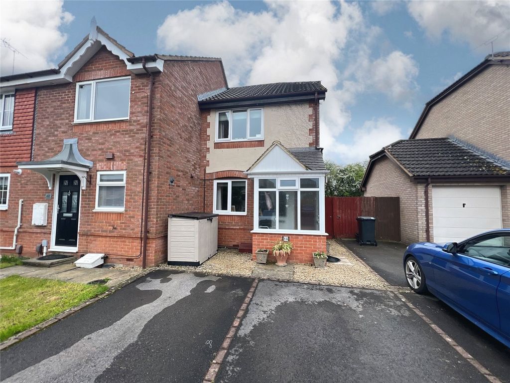 2 bed end terrace house for sale in Mallard Close, Covingham, Swindon