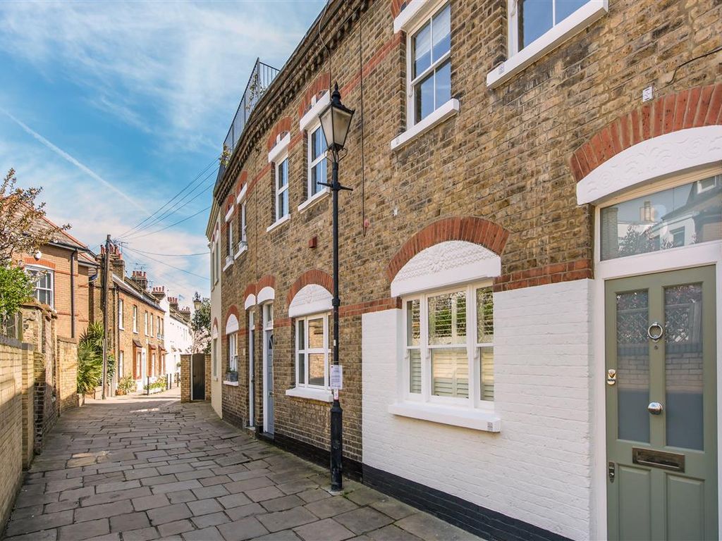 Quill Lane, London SW15  