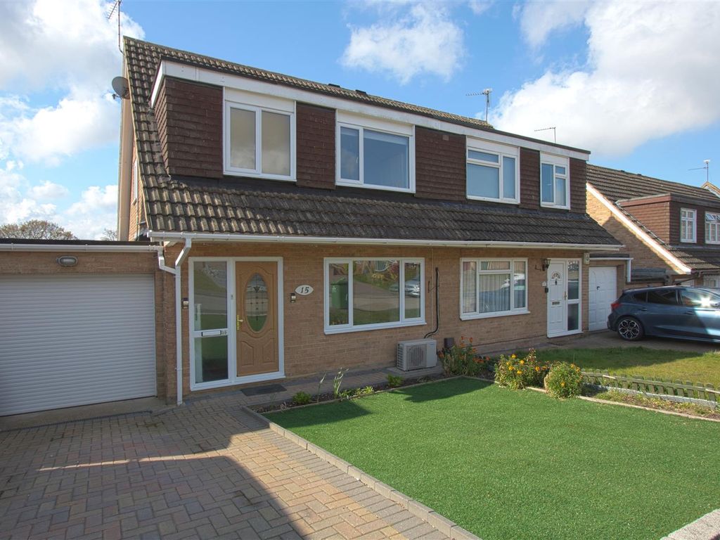 3 bed semidetached house for sale in Nuthatch Close, Billericay CM11