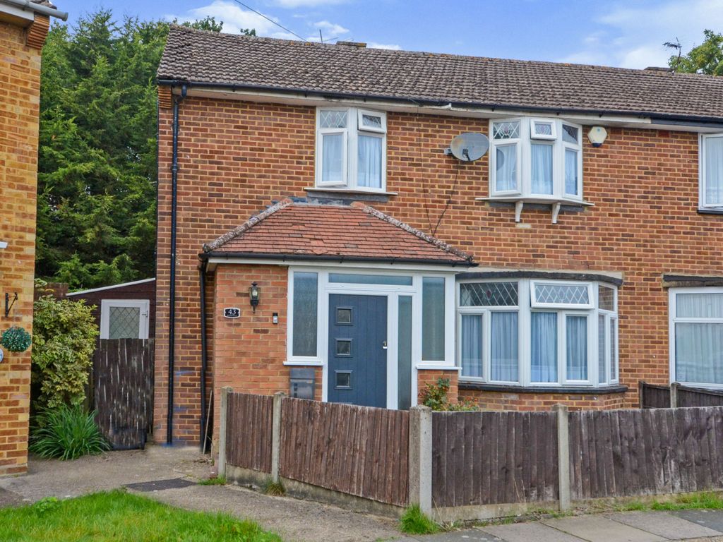 3 bed semidetached house for sale in Meadfield, Edgware HA8, £575,000