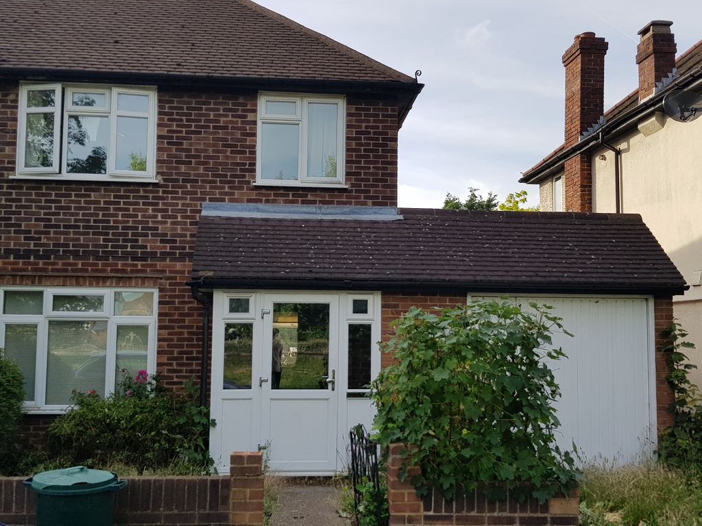 4 bed detached house to rent in Chertsey Road, Twickenham / Richmond