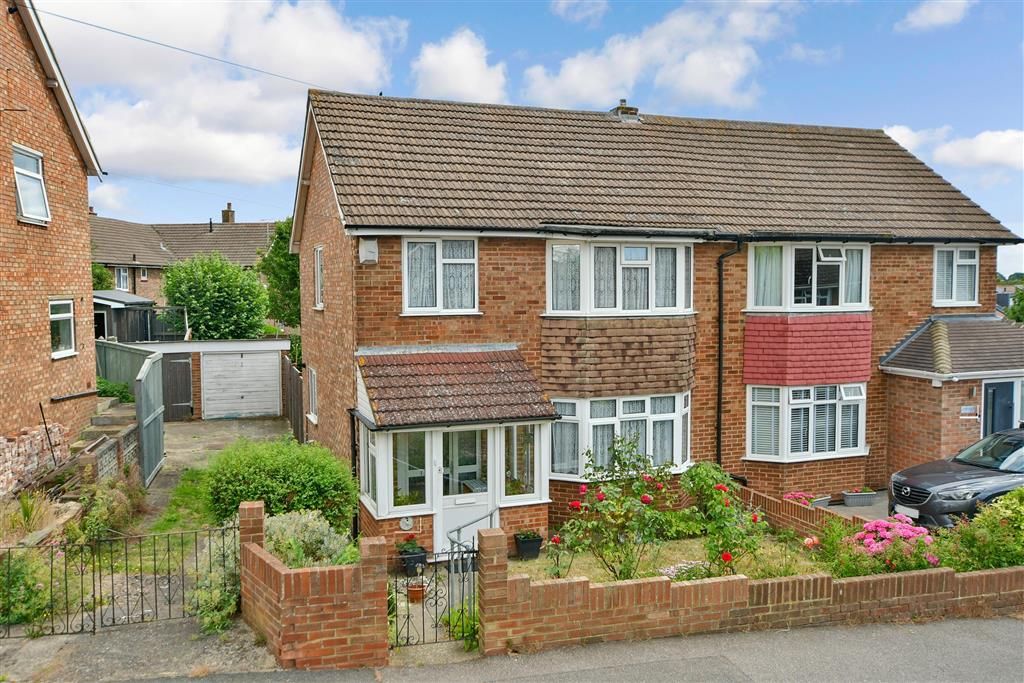 3 bed semidetached house for sale in Jarrett Avenue, Wainscott