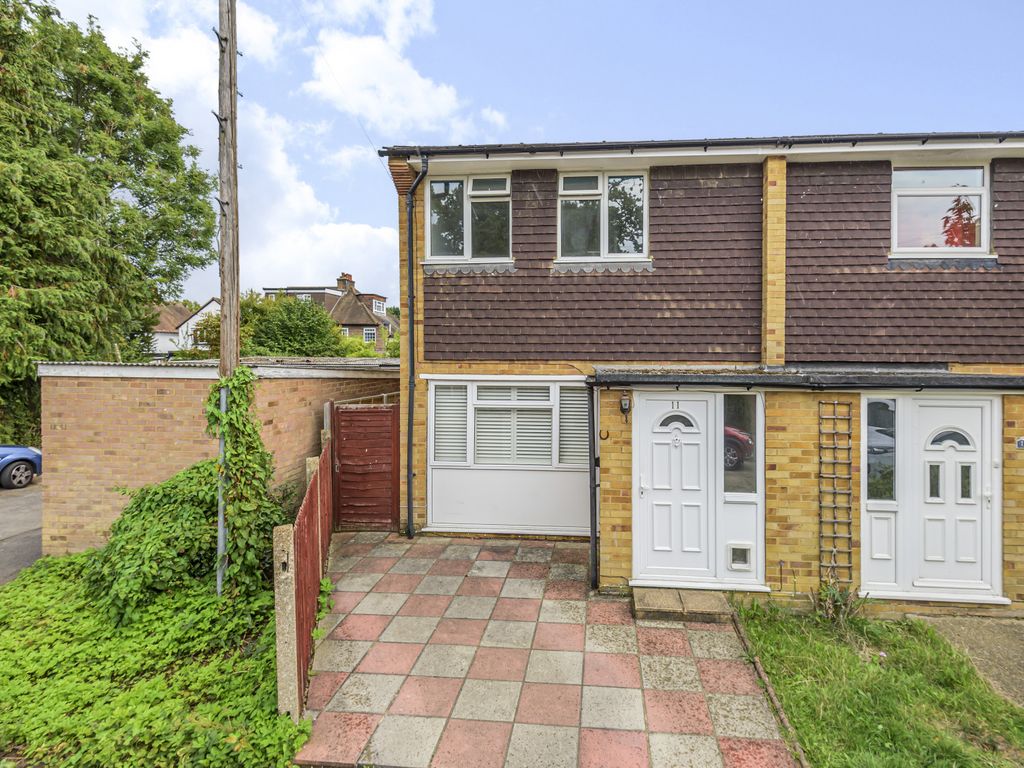 2 bed semidetached house for sale in Birchwood Drive, West Byfleet