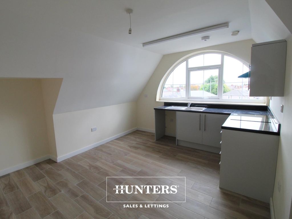 1 bed flat to rent in Holywell Lane, Castleford WF10, £675 pcm Zoopla