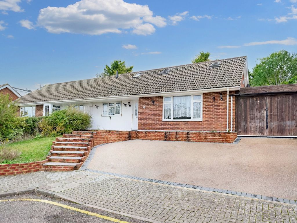 4 bed semidetached bungalow for sale in Glentrammon Avenue, Orpington