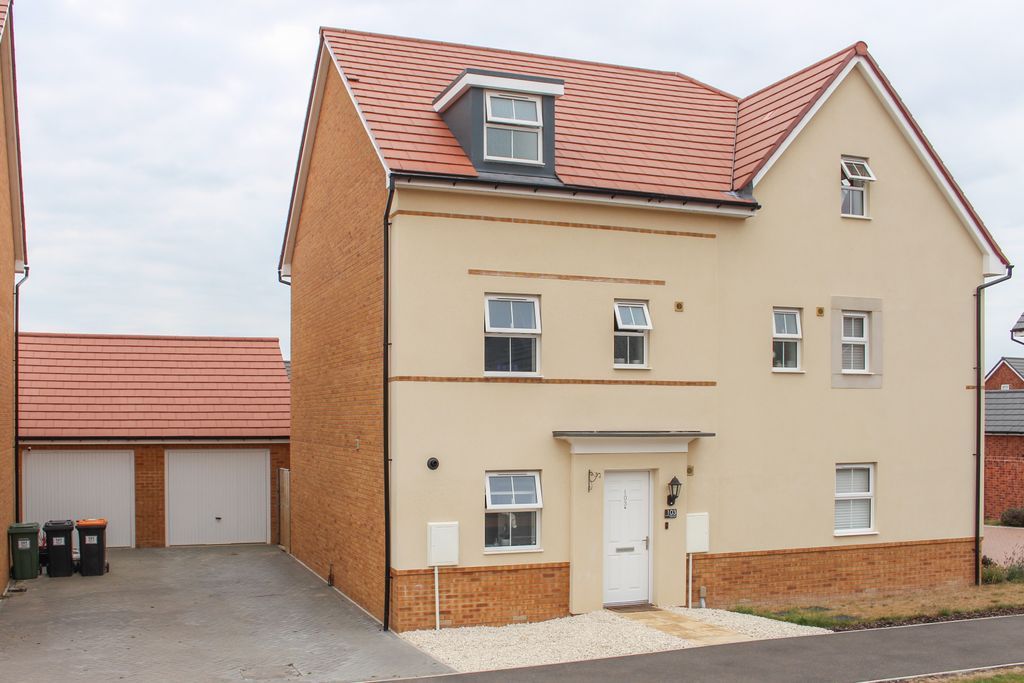 4 bed semidetached house for sale in Wallis Drive, Leighton Buzzard